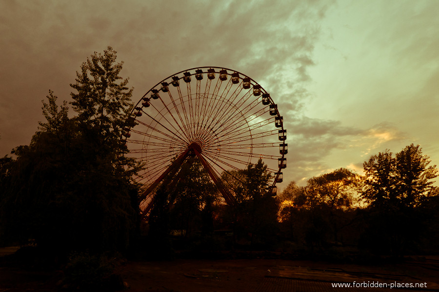 Le Parc d'Attractions Abandonné de Spreepark - (c) Forbidden Places - Sylvain Margaine - 11- Paysage berlinois