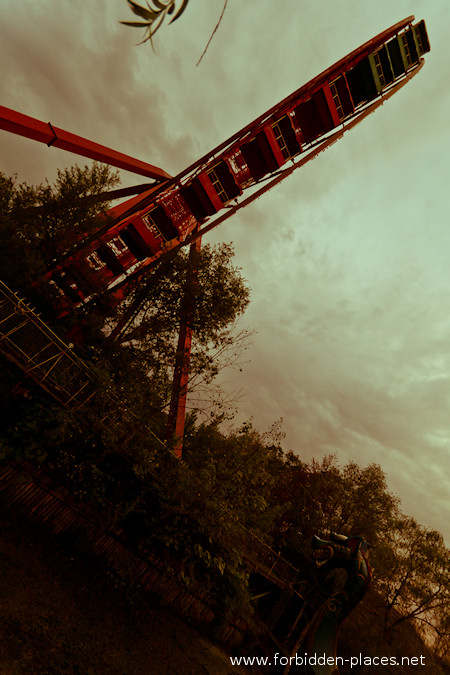 Spreepark - El Parque de Attractiones Abandonado - (c) Forbidden Places - Sylvain Margaine - 14- Perspective