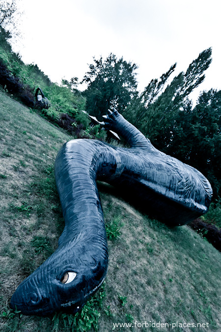 Spreepark - El Parque de Attractiones Abandonado - (c) Forbidden Places - Sylvain Margaine - 15- End of dinosaurs