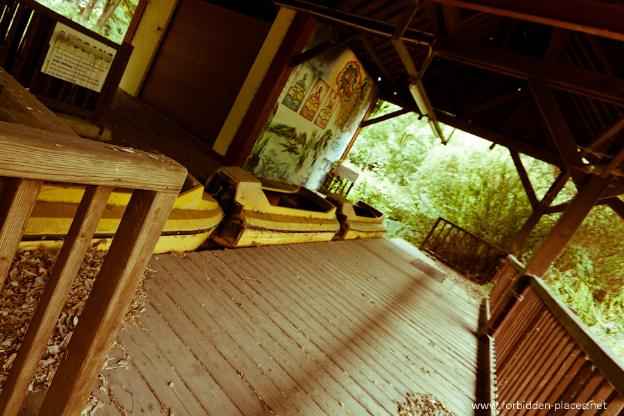 Spreepark - El Parque de Attractiones Abandonado - (c) Forbidden Places - Sylvain Margaine - 16- The infamous river