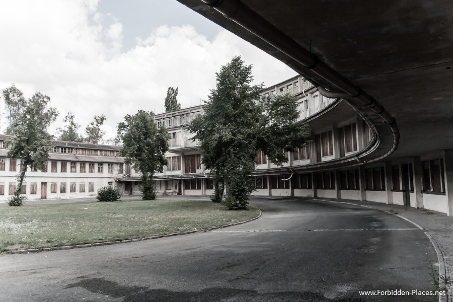 Le Village Olympique de Berlin des JO d'Été de 1936 - (c) Forbidden Places - Sylvain Margaine - 2- La piste d'entraînement.