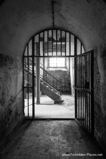 Vilvoorde Prison - (c) Forbidden Places - Sylvain Margaine -   14 - The iron gate.