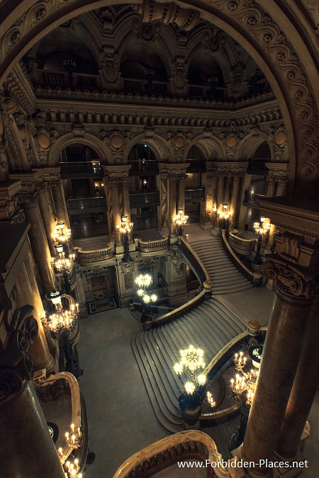 L'Opéra Garnier - (c) Forbidden Places - Sylvain Margaine - 11 - Balcons et arcades.