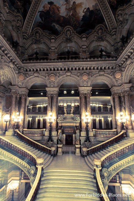 La Ópera Garnier - (c) Forbidden Places - Sylvain Margaine - 14 - To the amphitheater.