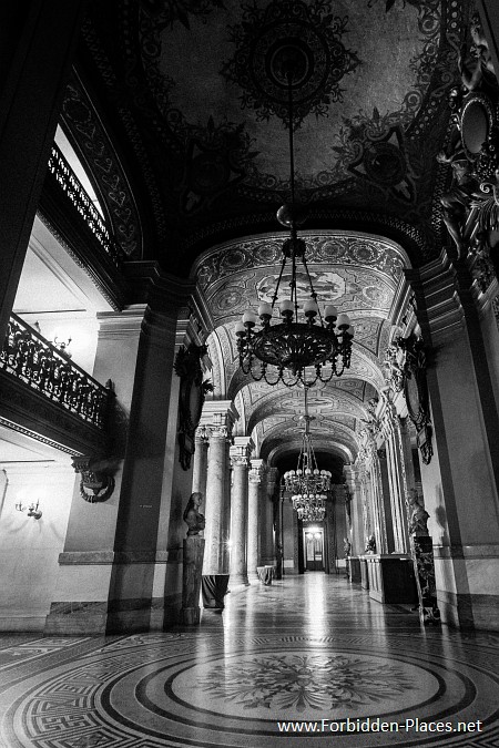La Ópera Garnier - (c) Forbidden Places - Sylvain Margaine - 17 - The chandeliers' gallery...