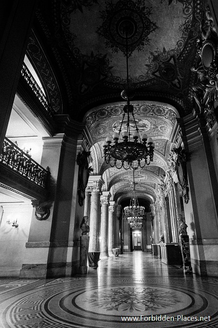 L'Opéra Garnier - (c) Forbidden Places - Sylvain Margaine - 17 - La galerie aux lustres...