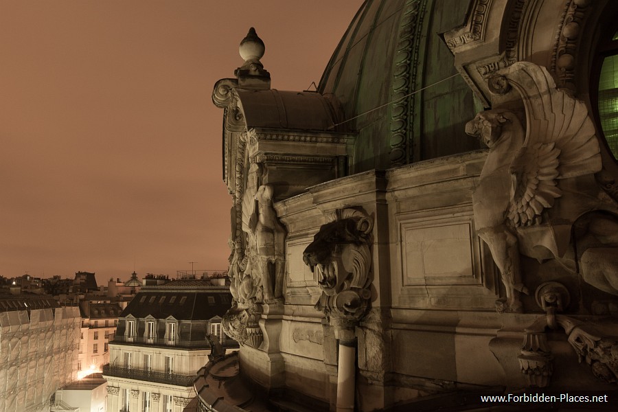 La Ópera Garnier - (c) Forbidden Places - Sylvain Margaine - 25 - The entrance / exit...