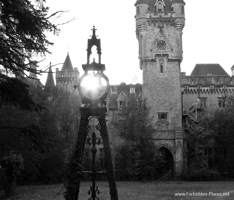 Le Château de Noisy - Miranda - (c) Forbidden Places - Sylvain Margaine - 13 - Facade principale.