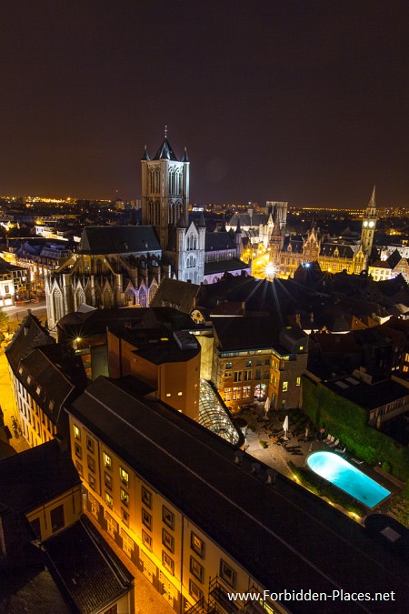 Rooftops Around The World - (c) Forbidden Places - Sylvain Margaine - 9 - Urban pool.