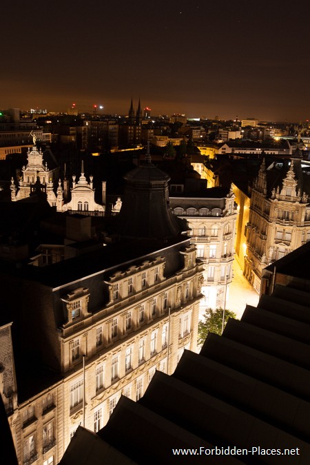 Rooftops Around The World - (c) Forbidden Places - Sylvain Margaine - 18 - Sleepy city...