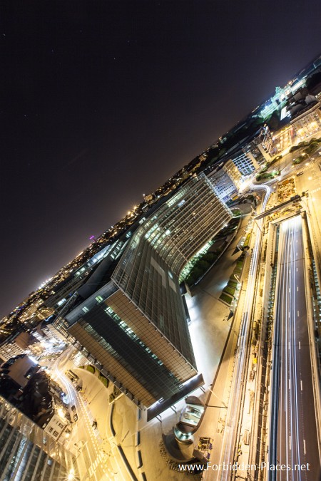 Rooftops Around The World - (c) Forbidden Places - Sylvain Margaine - 19 - European institutions.