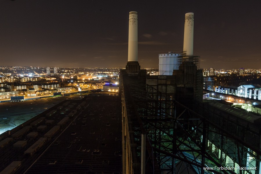 Rooftops Around The World - (c) Forbidden Places - Sylvain Margaine - 22 - London.