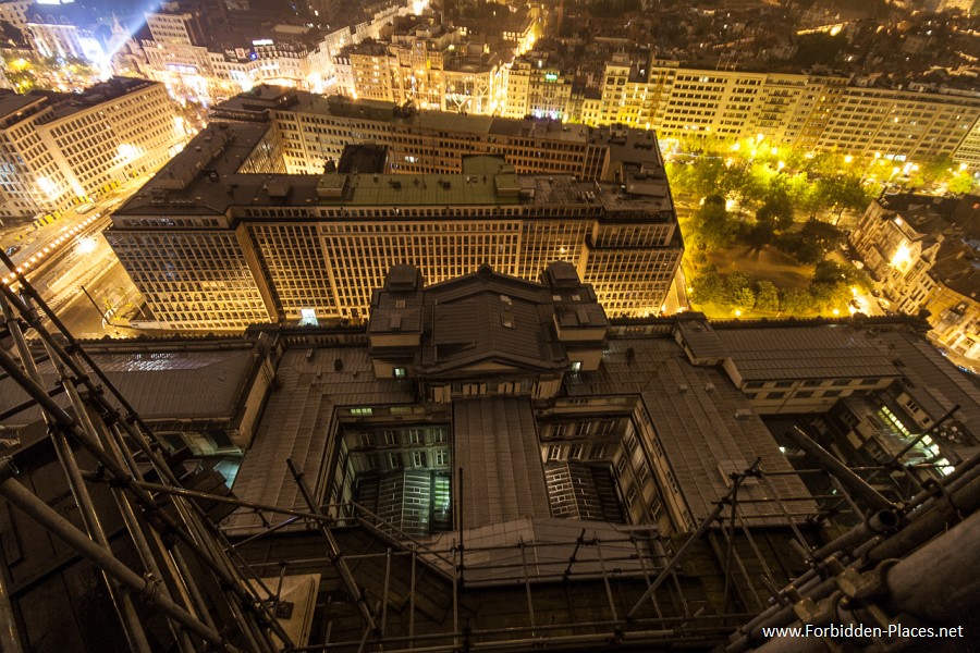 Rooftops Around The World - (c) Forbidden Places - Sylvain Margaine - 25 - Light!