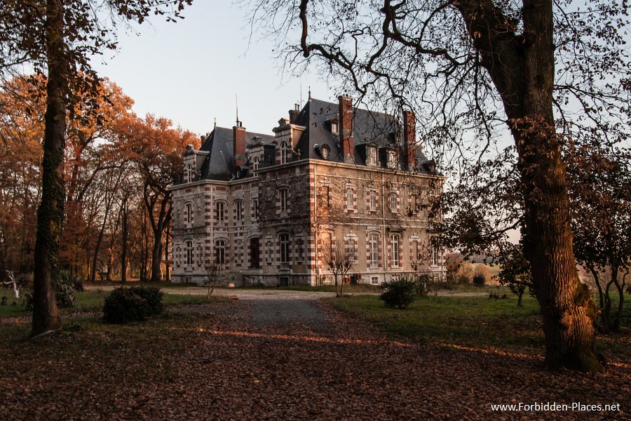 Castillos Abandonados desde el Suroeste de Francia - (c) Forbidden Places - Sylvain Margaine - 2- Le chateau de Mont.