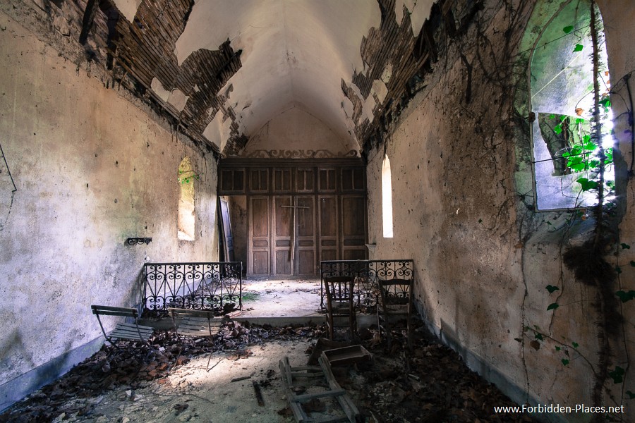 Châteaux abandonnés du Sud-Ouest - (c) Forbidden Places - Sylvain Margaine - 9-  Chapelle privee.