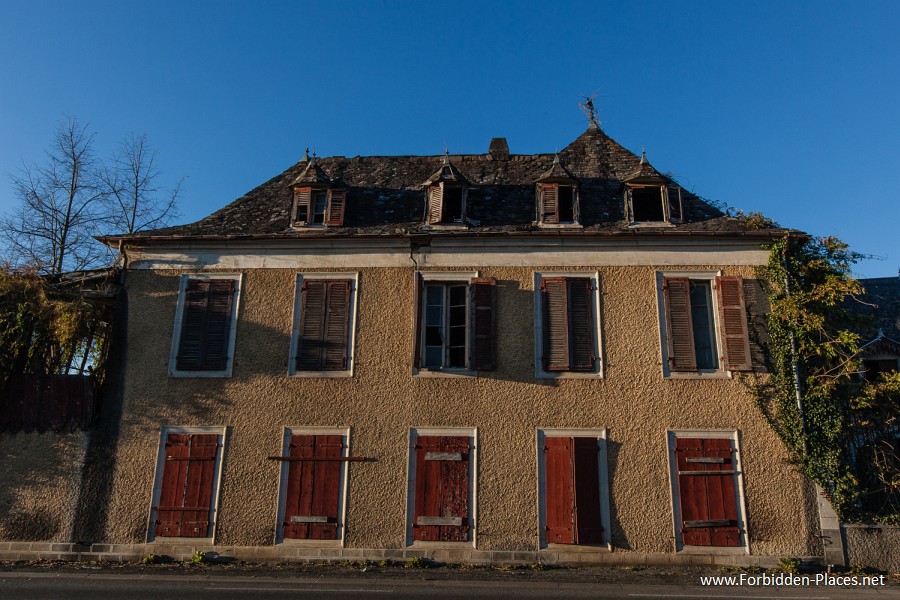 Châteaux abandonnés du Sud-Ouest - (c) Forbidden Places - Sylvain Margaine - 10- Abandonnee.