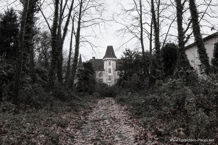 Castillos Abandonados desde el Suroeste de Francia - (c) Forbidden Places - Sylvain Margaine - 16 - The three poets