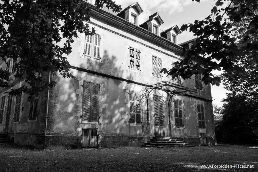 Castillos Abandonados desde el Suroeste de Francia - (c) Forbidden Places - Sylvain Margaine - 18 - Closed (2)