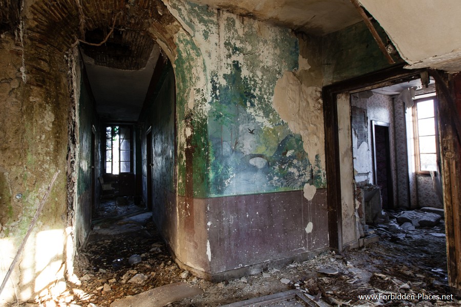 Castillos Abandonados desde el Suroeste de Francia - (c) Forbidden Places - Sylvain Margaine - 20 - Decay