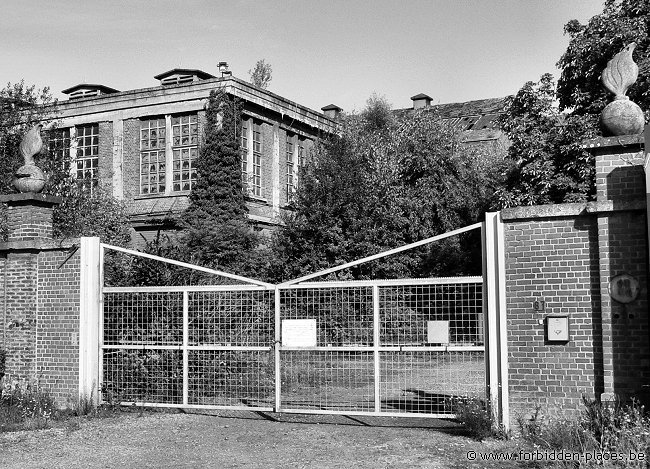 SAFEA La Louvière - (c) Forbidden Places - Sylvain Margaine - Main entrance