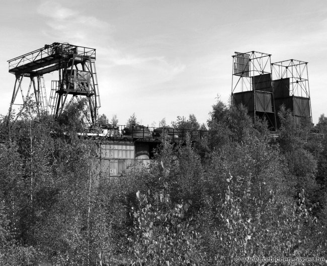 SAFEA La Louvière - (c) Forbidden Places - Sylvain Margaine - Cooling towers