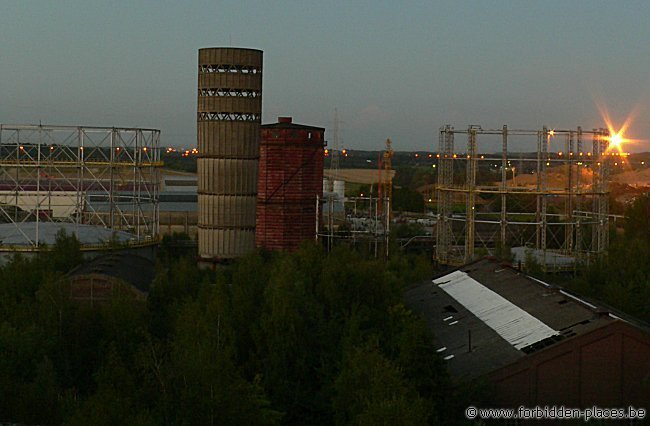 SAFEA La Louvière - (c) Forbidden Places - Sylvain Margaine - Gasometer & towers